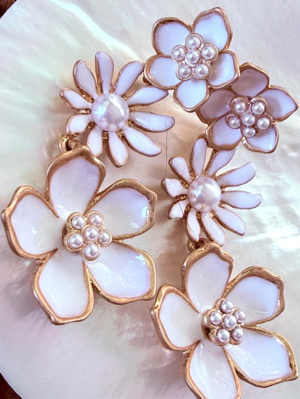 Oscar de la Renta Flower Earrings✨White Enamel Gold Floral ✨Triple Flower Dangle - Picture 7 of 17